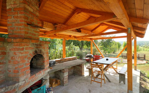 Beata: Property, Room, Building, House, Beam, Real Estate, Masonry Oven, Log Cabin, Home, Porch