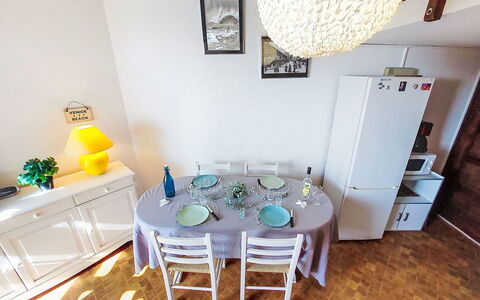 Le Barcarès 400: Furniture, Interior Design, Flooring, Floor, Wood, Dining Room, Table, Chair, Kitchen & Dining Room Table, Textile