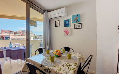 Accommodation:&nbsp;Front de Mer 400.27