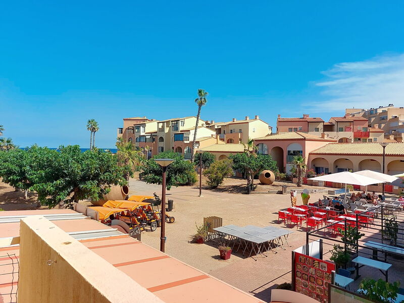 Accommodation:&nbsp;Front de Mer 400.27