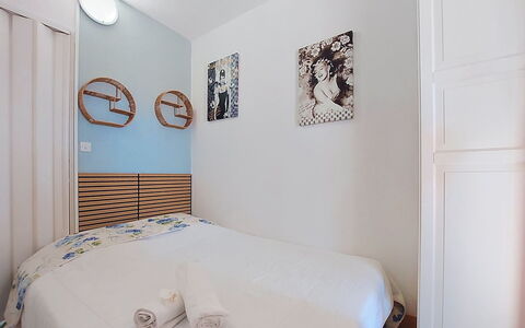 Le Barcarès 410: Interior Design, Bedroom, Wall, Furniture, Bed, Wood, Linens, Bed Sheet, Floor, Bedding