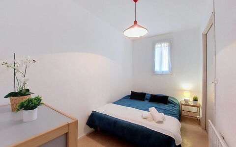 Le Barcarès 430: Bedroom, Interior Design, Bed, Floor, Flooring, Wood, Bed Sheet, Furniture, Ceiling, Bedding