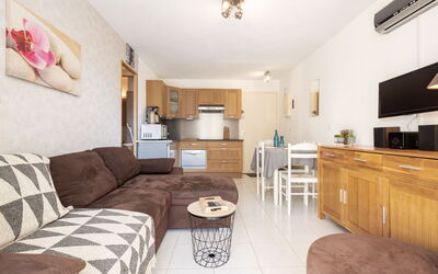 Accommodation:&nbsp;Palm Beach 430.10