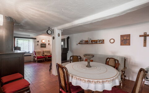 Újezd Svatého Kříže: Table, Furniture, Property, Building, Picture Frame, Chair, Wood, Interior Design, Kitchen & Dining Room Table, Living Room