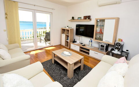 Ana: Room, Interior Design, Wood, Living Room, Home, Floor, Furniture, Table, Wall, Couch