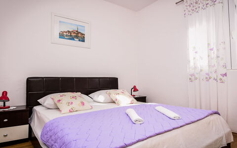Ana: Room, Bed, Blue, Interior Design, Wall, Property, Bedding, Floor, Bedroom, Textile