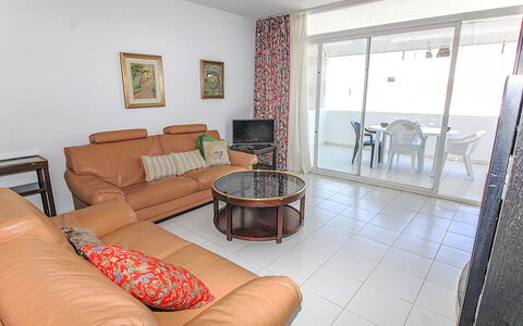 Accommodation:&nbsp;Green Club 455.8