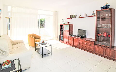 Accommodation:&nbsp;Green Club 455.9
