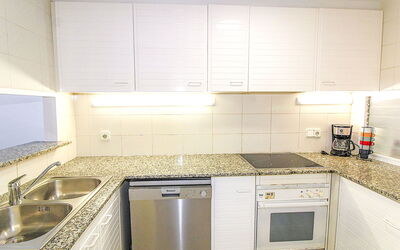 Accommodation:&nbsp;Green Club 455.8