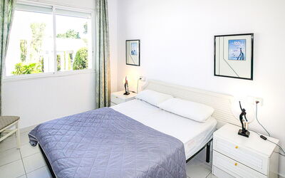 Accommodation:&nbsp;Green Club 455.8