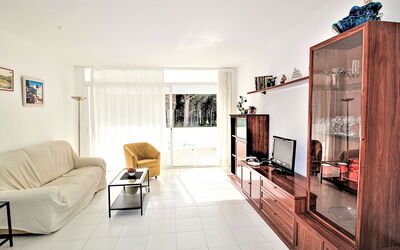Accommodation:&nbsp;Green Club 455.9
