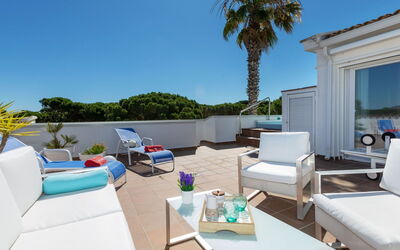 Accommodation:&nbsp;Green Club 455.4