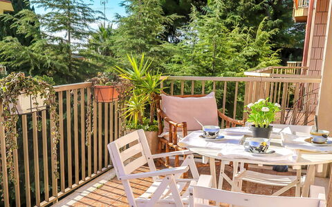 Casa Nicoló: Property, Deck, Real Estate, Backyard, House, Yard, Patio, Tree, Wood, Home