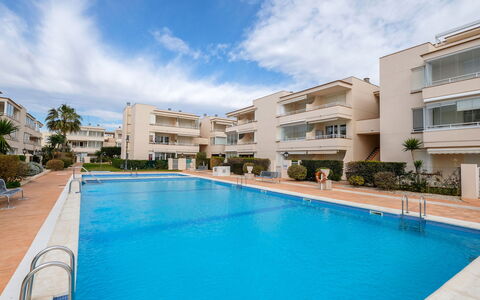 Vinarós 19: Property, Swimming Pool, Building, Real Estate, Resort, Apartment, House, Residential Area, Estate, Architecture