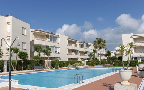 Vinarós 19: Sky, Cloud, Water, Building, Plant, Azure, Tree, Swimming Pool, Condominium, Shade