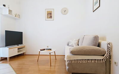 Accommodation:&nbsp;Ana 620.3