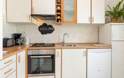 Accommodation:&nbsp;Ana 620.3