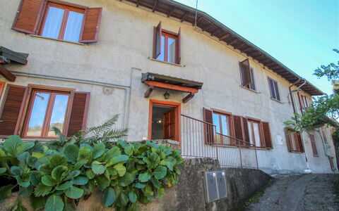 Angela: House, Property, Building, Wall, Town, Neighbourhood, Rural Area, Window, Architecture, Village