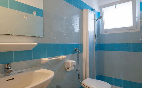 Bungalow Mare: Bathroom, Property, Room, Turquoise, Bathtub, Plumbing Fixture, Tap, Wall, Tile, Bathroom Accessory
