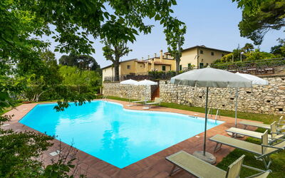 Crespina Lorenzana 100: Water, Property, Building, Plant, Swimming Pool, Sky, Window, Azure, Tree, Chair