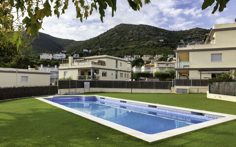 Fane de Baix Iii: Cloud, Sky, Plant, Water, Property, Window, Swimming Pool, Building, Nature, Azure