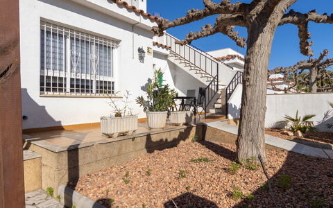 Estrella: Residential Area, Swimming Pool, Resort, Shade, Outdoor Furniture, Hacienda, Eco Hotel, Villa, Hotel