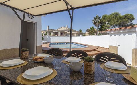 Estrella: Property, Room, House, Real Estate, Home, Table, Interior Design, Vacation, Building, Architecture