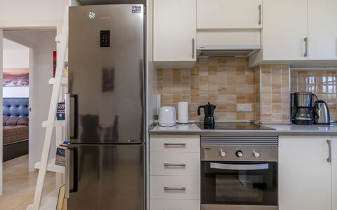 Bellavista i: Room, Cabinetry, Furniture, Kitchen, Countertop, Property, Floor, Interior Design, Building, Tile