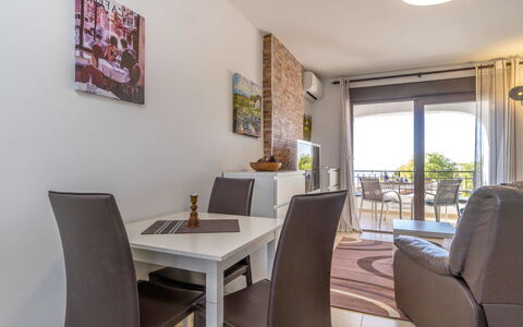 Bellavista i: Property, Room, Furniture, Interior Design, Building, Dining Room, Table, Real Estate, House, Floor