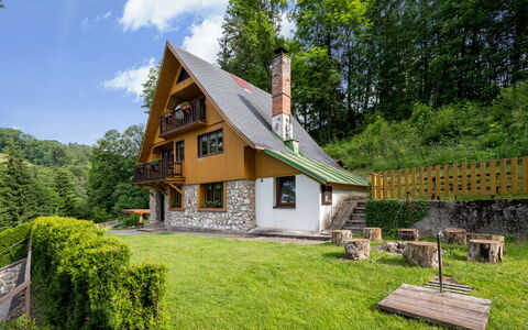 Mrklov: Plant, Property, Building, Cloud, Sky, Window, Natural Landscape, Tree, Land Lot, House