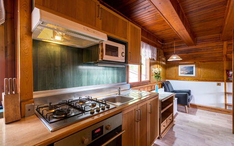 Mrklov: Cabinetry, Countertop, Property, Kitchen Appliance, Kitchen, Wood, Interior Design, Kitchen Stove, Building, Flooring