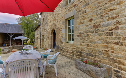 La Tronçonnais: Building, Furniture, Plant, Property, Table, Window, Umbrella, Flowerpot, Chair, Houseplant