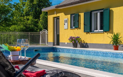 Saulja: Water, Plant, Property, Window, Swimming Pool, Building, Azure, Sky, Shade, Leisure
