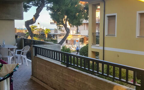 Silvi Marina 180: Property, Balcony, Handrail, Home, House, Real Estate, Building, Porch, Tree, Guard Rail