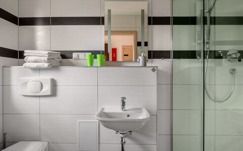 Bečov Nad Teplou 1: Tap, Plumbing Fixture, Sink, Bathroom Sink, Property, Bathroom, Purple, Interior Design, Architecture, Toilet