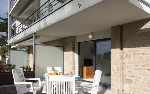 Résidence Villa Cassandre: Building, Property, House, Home, Real Estate, Room, Apartment, Architecture, Interior Design, Loft
