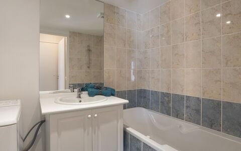 Résidence Villa Cassandre: Bathroom, Property, Room, Tile, Wall, Tap, Floor, Interior Design, Bathroom Accessory, Real Estate