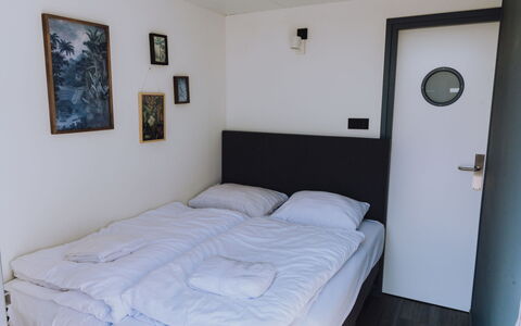 De Meerparel: Plant, Furniture, Property, Window, Chair, Building, Wood, Lighting, Flowerpot, Architecture
