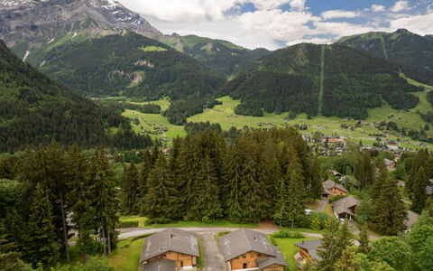 Dörfli: Mountainous Landforms, Tree, Mountain, Natural Landscape, Highland, Landscape, Mountain Range, House, Hill, Hill Station