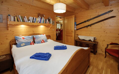 Dörfli: Furniture, Wood, Interior Design, Bedroom, Bed, Bed Sheet, Room, Ceiling, Floor, Flooring