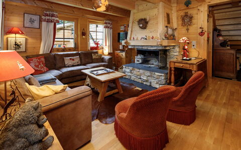 Dörfli: Furniture, Wood, Interior Design, Living Room, Home, House, Ceiling, Lighting, Cottage, Table