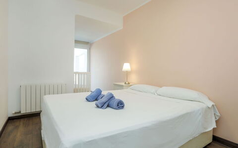 Seaview Salions: Floor, Wood, Flooring, Interior Design, Bedroom, Bed, Bed Sheet, Room, Ceiling, Bedding