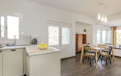 Seaview Salions: Furniture, Interior Design, Flooring, Wood, Floor, Kitchen, Countertop, Ceiling, Kitchen & Dining Room Table, Home