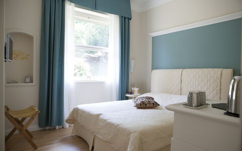 Villa Ermelinda: Furniture, Property, Building, Comfort, Azure, Shade, Bed Frame, Wood, Window
