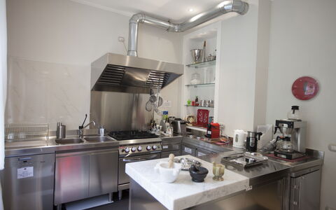 Villa Ermelinda: Cabinetry, Sink, Property, Countertop, Kitchen Sink, Kitchen Appliance, Kitchen Stove, Tap, Home Appliance, Gas Stove