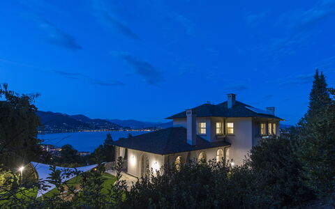 Villa Ermelinda: Water, Sky, Building, Atmosphere, Blue, Window, Azure, Cloud, Tree, House