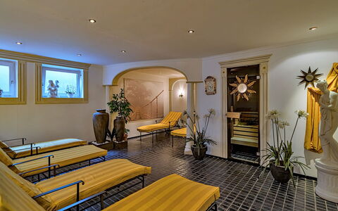 Achentaler Fewo Inkl. Spabereich: Picture Frame, Furniture, Property, Plant, Houseplant, Wood, Lighting, Couch, Interior Design, Flooring