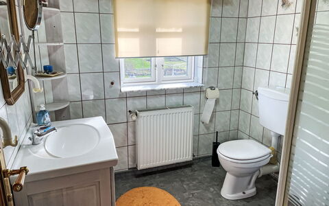 Brigitte: Plumbing Fixture, Bathroom, Toilet Seat, Toilet, Flooring, Interior Design, Sink, Bathroom Sink, Floor, Tap