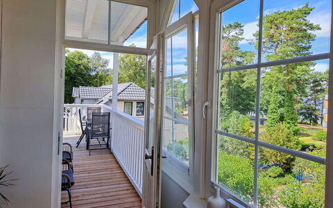 Villa am Meer: Plant, Sky, Building, Window, Shade, Interior Design, Tree, Wood, Real Estate