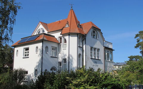 Villa am Meer: Window, Property, Architecture, Facade, Real Estate, House, Building, Roof, Home, Steeple